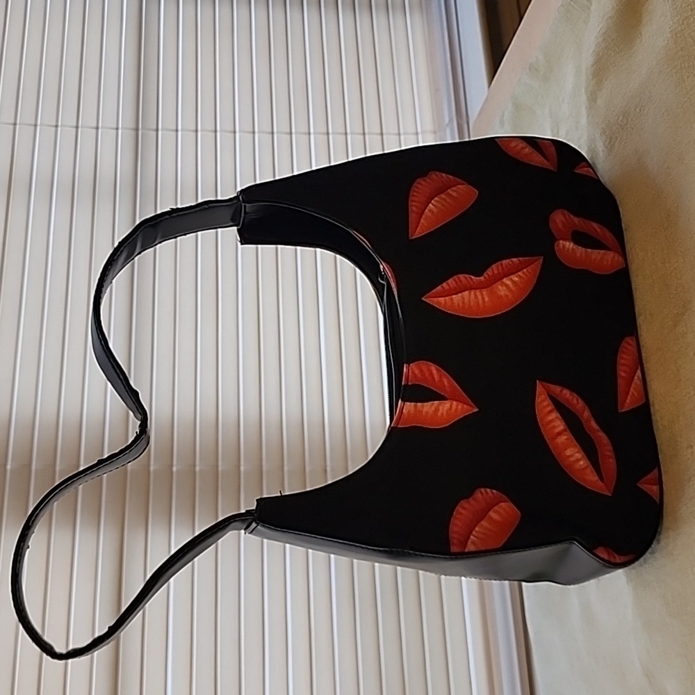 UNBRANDED HANDBAG